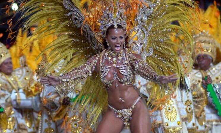 Brasil espera perto de 46 milhões de pessoas no primeiro Carnaval nas ruas depois da pandemia